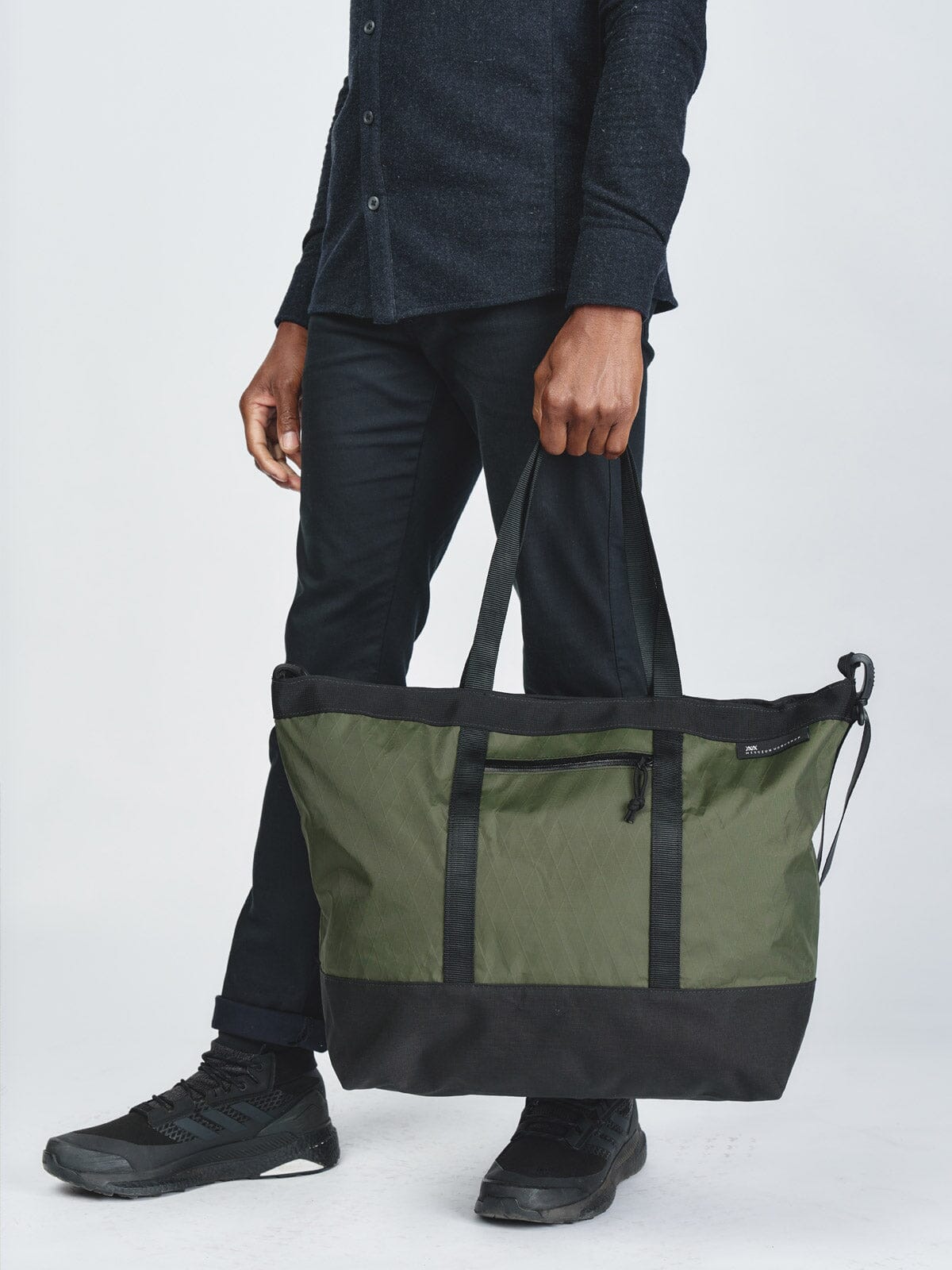 Helix 15L Tote byMission Workshop - 耐候性バッグ&テクニカルアパレル - サンフランシスコ&ロサンゼルス - 耐久性に優れた作り - 永久保証