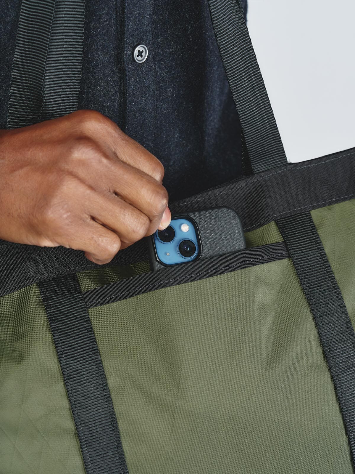 Helix 15L Tote byMission Workshop - 耐候性バッグ&テクニカルアパレル - サンフランシスコ&ロサンゼルス - 耐久性に優れた作り - 永久保証