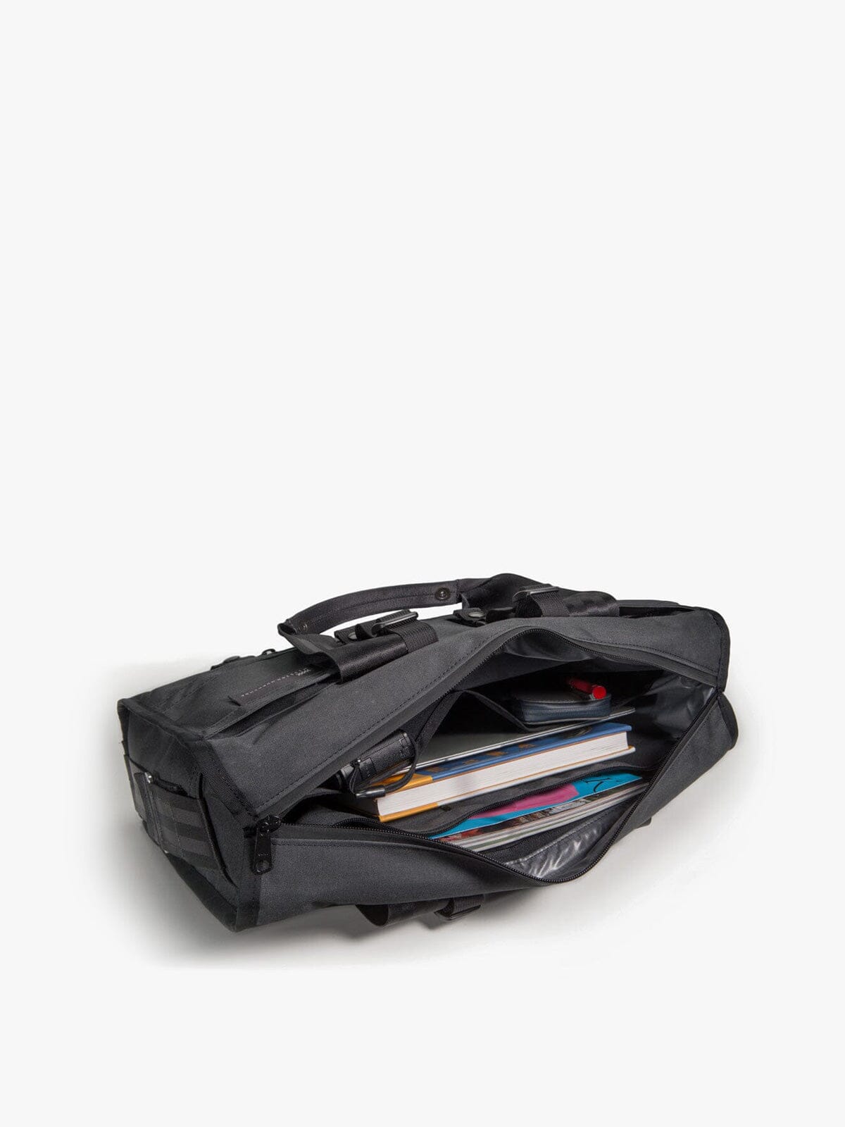 Transit Laptop Brief byMission Workshop - 耐候性バッグ&テクニカルアパレル - サンフランシスコ&ロサンゼルス - 耐久性に優れた作り - 永久保証