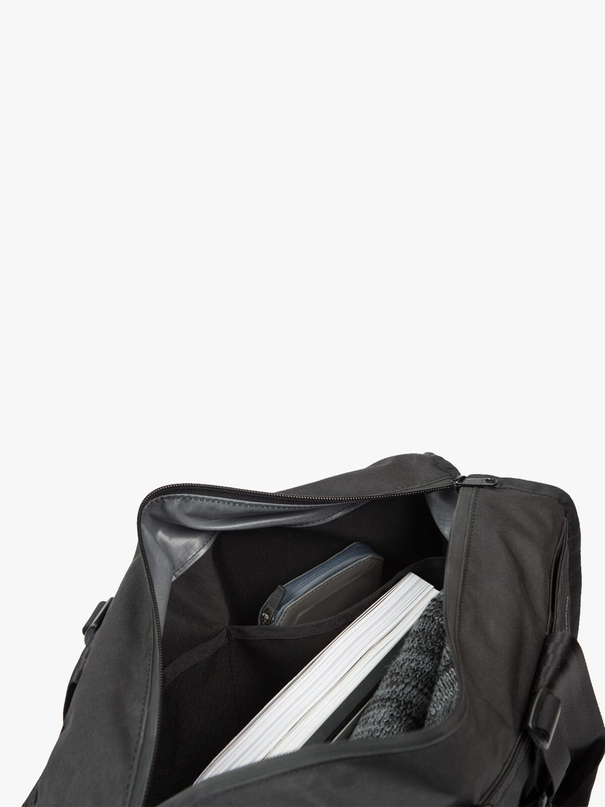 Transit Laptop Brief byMission Workshop - 耐候性バッグ&テクニカルアパレル - サンフランシスコ&ロサンゼルス - 耐久性に優れた作り - 永久保証