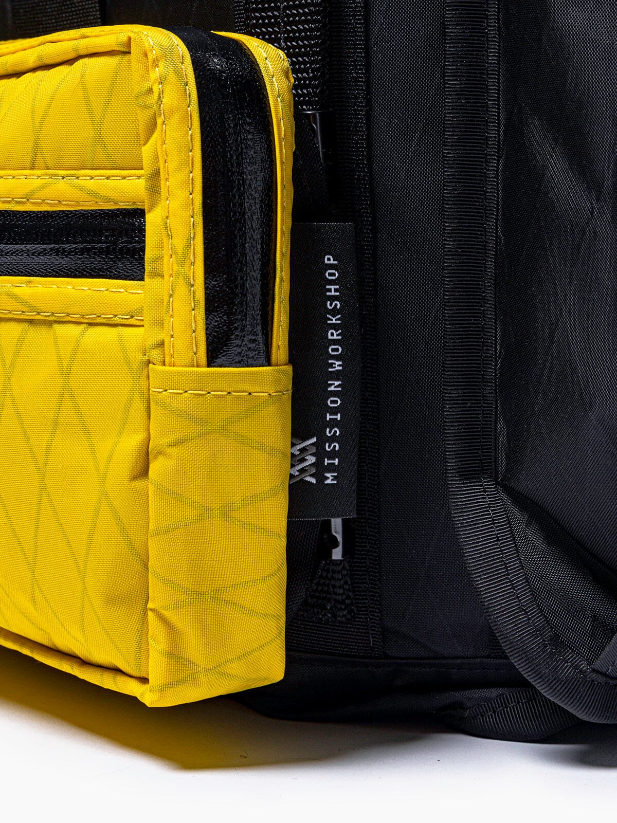 ノッチ・テック・ポーチ byMission Workshop - 耐候性バッグ&テクニカルアパレル - サンフランシスコ&ロサンゼルス - 耐久性に優れた作り - 永久保証