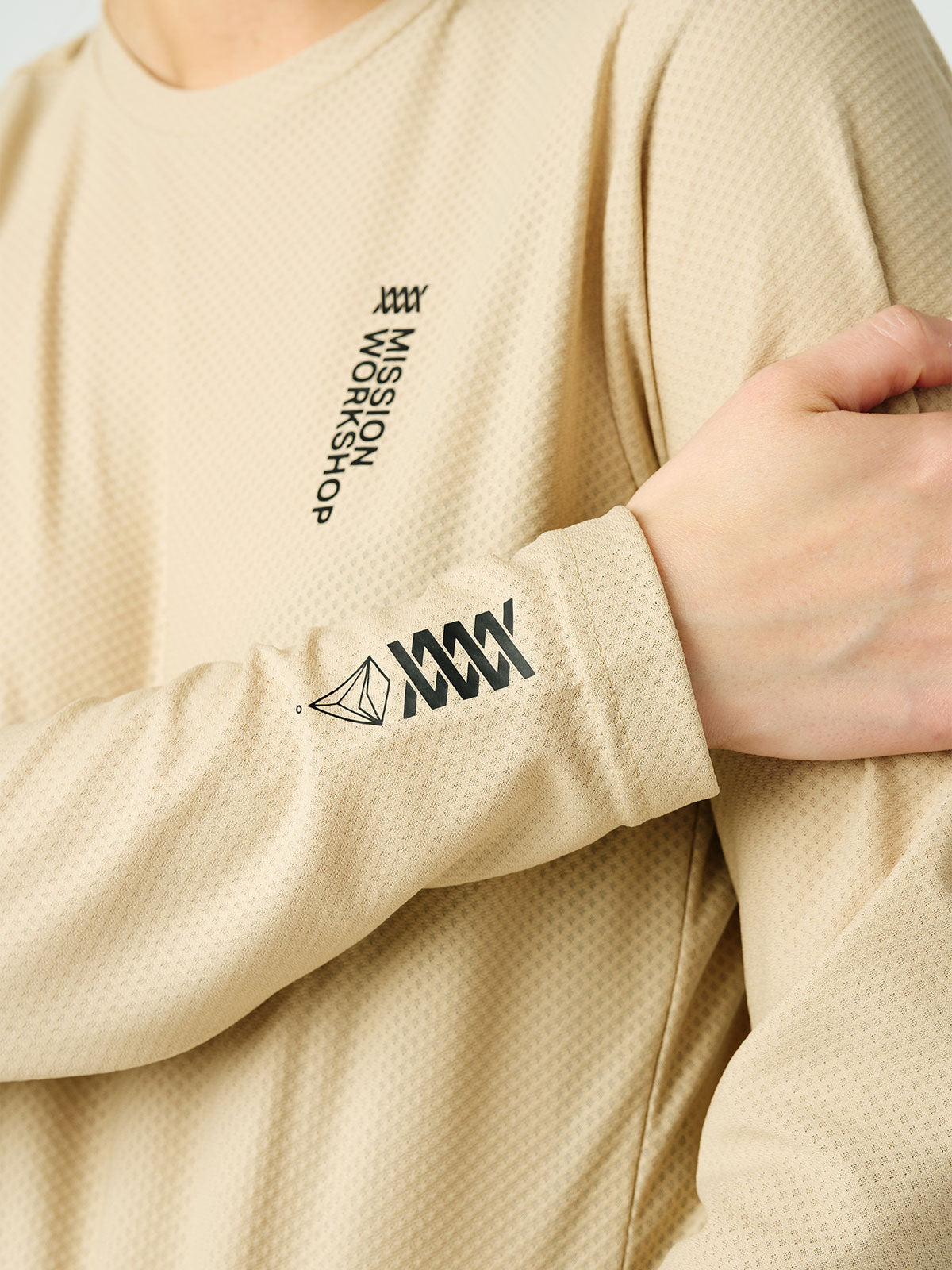 Mission Pro Tech Tee : LS Women's byMission Workshop - 耐候性バッグ&テクニカル アパレル - サンフランシスコ&ロサンゼルス - 耐久性に優れた作り - 永久保証