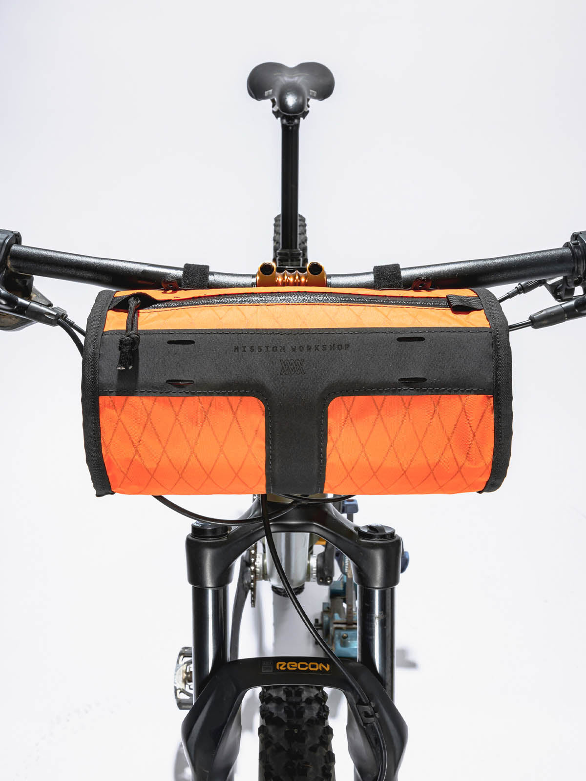 Toro Grande Handlebar Bag byMission Workshop - 耐候性バッグ&テクニカルアパレル - サンフランシスコ&ロサンゼルス - 耐久性に優れた作り - 永久保証