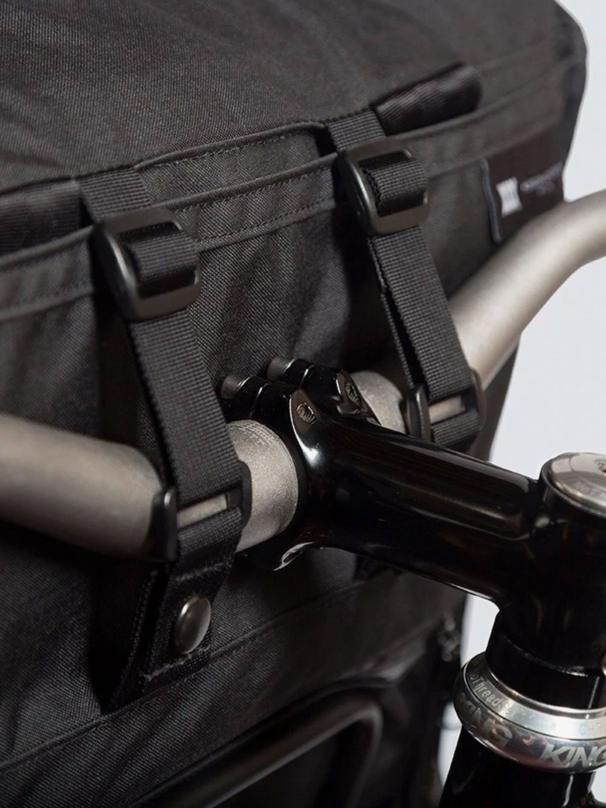トランジット:Duffle byMission Workshop - 耐候性バッグ&テクニカルアパレル - サンフランシスコ&ロサンゼルス - 耐久性に優れた作り - 永久保証