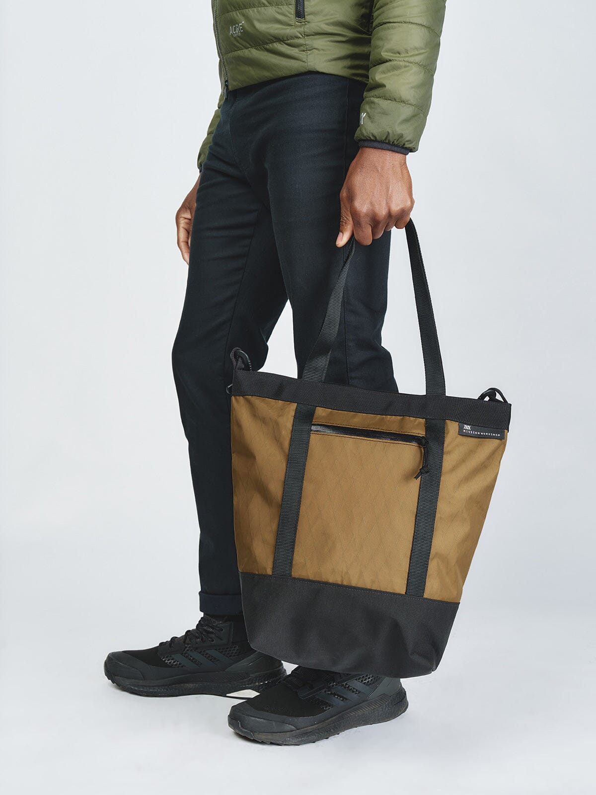 Helix 10L Tote byMission Workshop - 耐候性バッグ&テクニカルアパレル - サンフランシスコ&ロサンゼルス - 耐久性に優れた作り - 永久保証